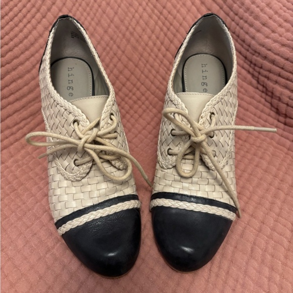 Hinge Black and Cream Woven Heels Size 9